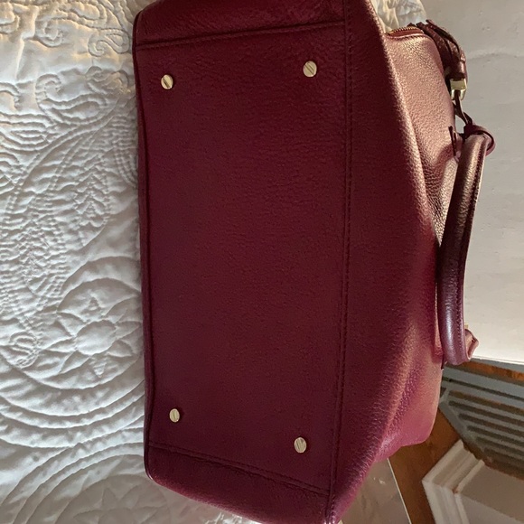 MINT. - TORY BURCH. Triple Zippered plus Double Pockets Inbetween. SOLD - Picture 4 of 4